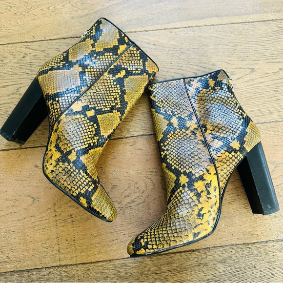 AQUA Womens Yellow Snake Print Soren Round Toe Block Heel Leather Booties 9.5 - Picture 3 of 8